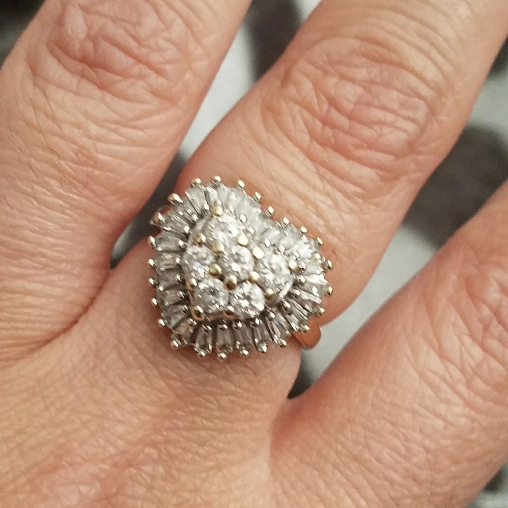 1 Day sell! 10 kt Gold CZ Heart Ring